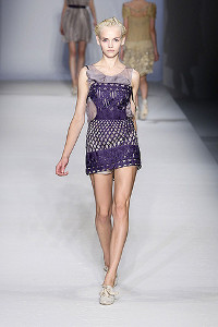Fashion Trends jaro 2010: Šaty pro vílu (http://www.luxurymag.cz)